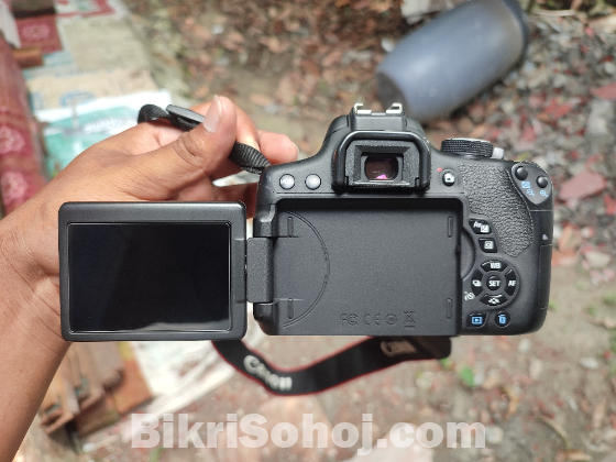 canon 750d with 18- 135 STM lens ✅